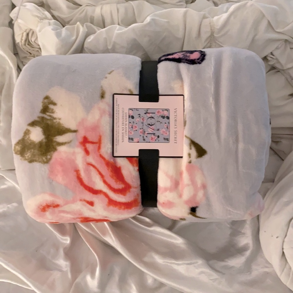 New Victoria secret blanket Sherpa